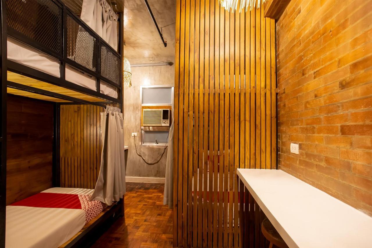 Oyo 821 Connector Hostel 马卡蒂 外观 照片