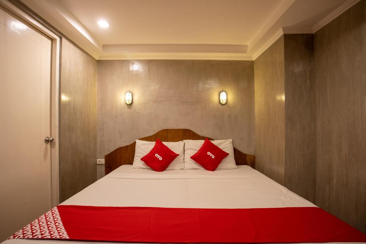 Oyo 821 Connector Hostel 马卡蒂 外观 照片