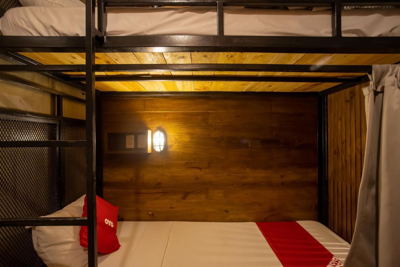 Oyo 821 Connector Hostel 马卡蒂 外观 照片