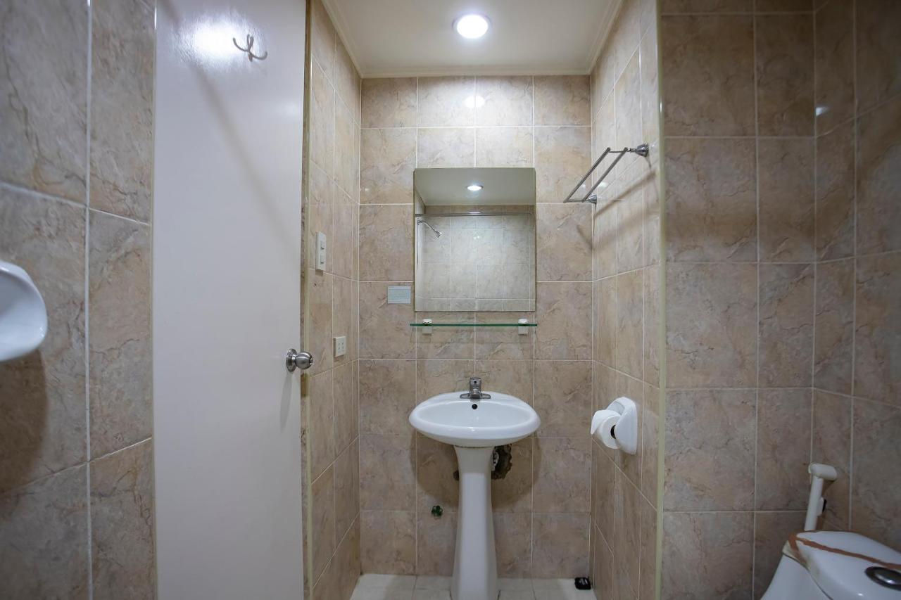 Oyo 821 Connector Hostel 马卡蒂 外观 照片
