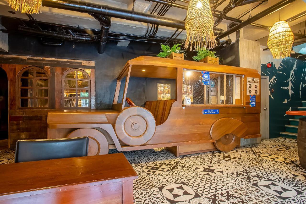Oyo 821 Connector Hostel 马卡蒂 外观 照片