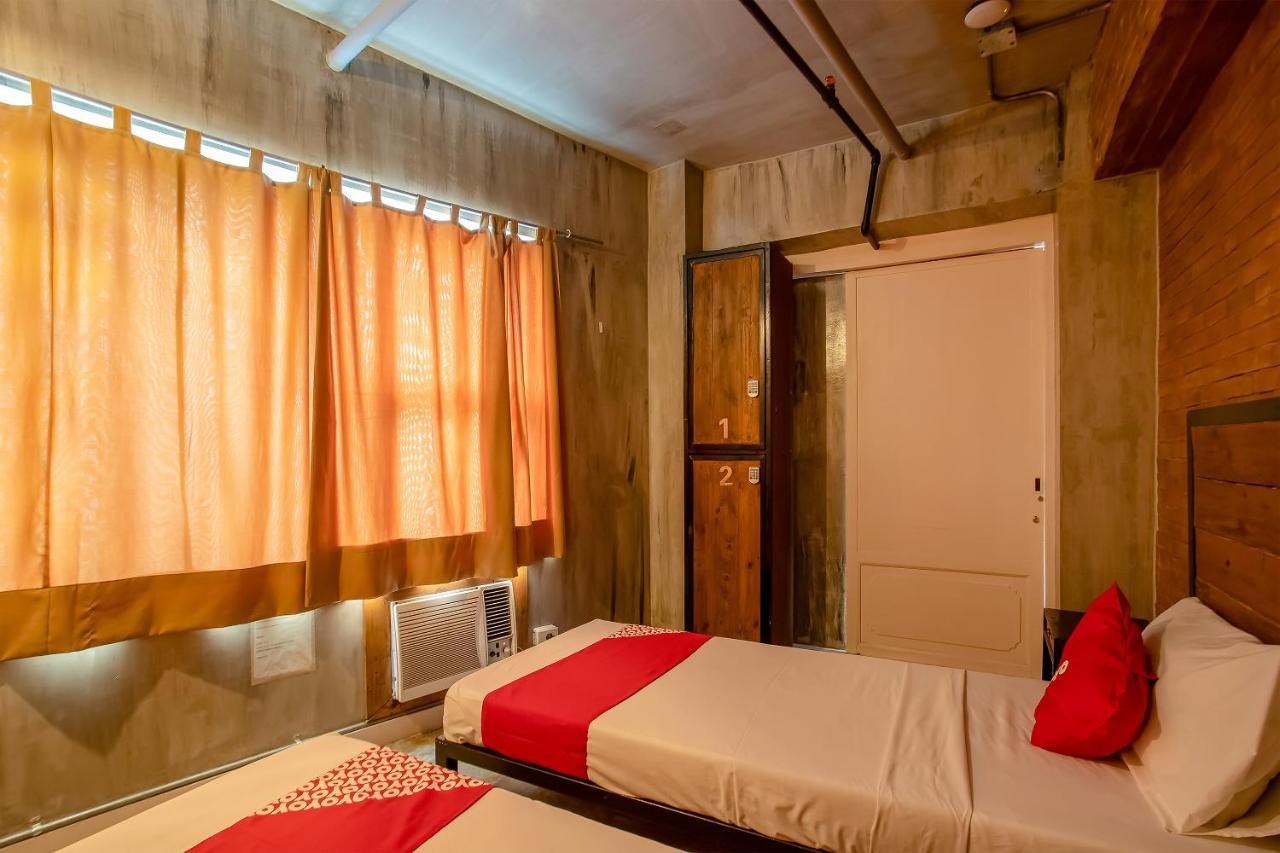 Oyo 821 Connector Hostel 马卡蒂 外观 照片