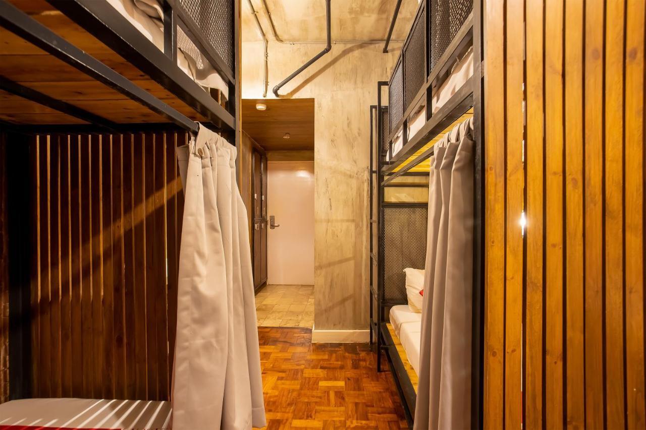 Oyo 821 Connector Hostel 马卡蒂 外观 照片