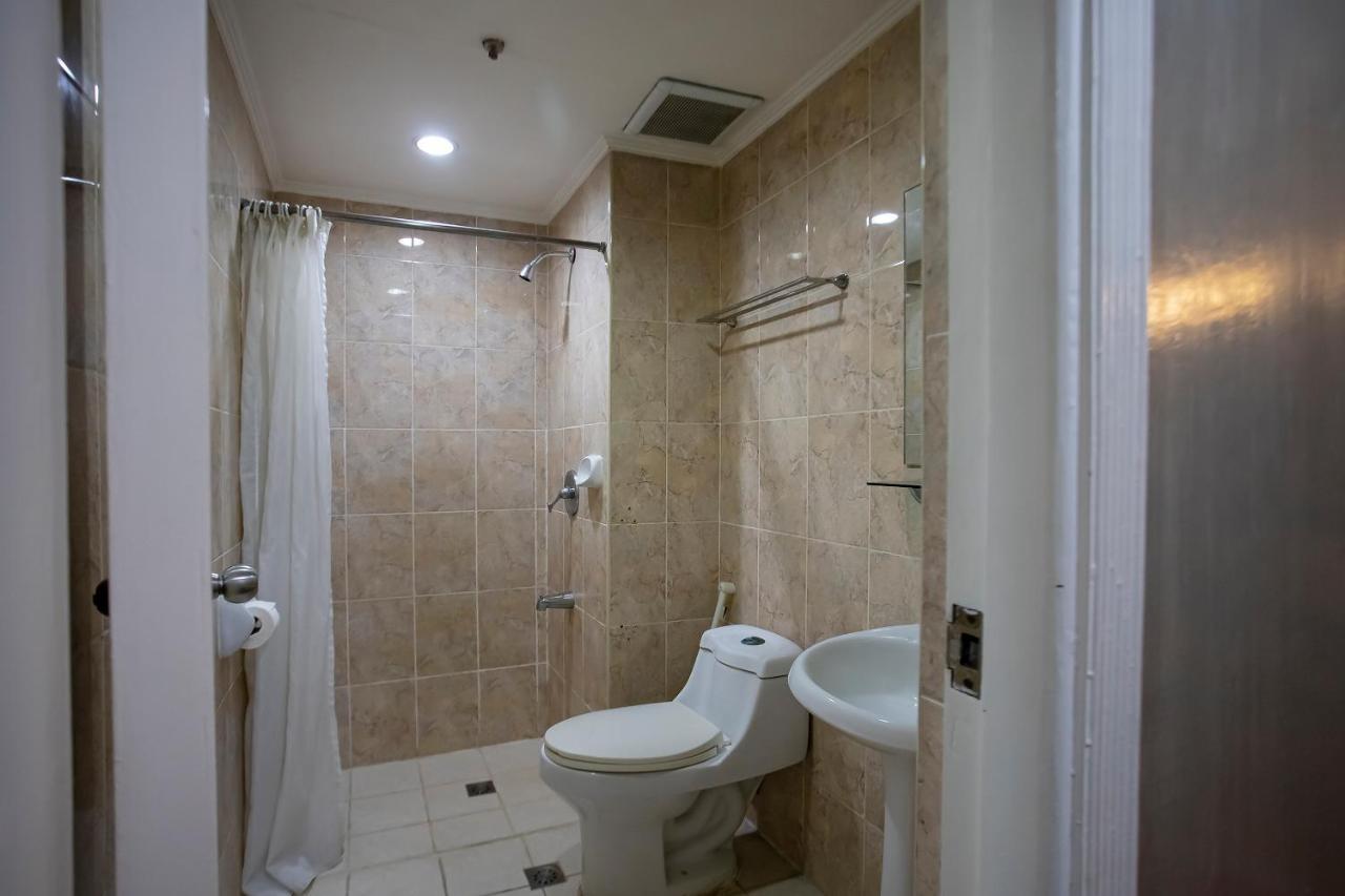 Oyo 821 Connector Hostel 马卡蒂 外观 照片