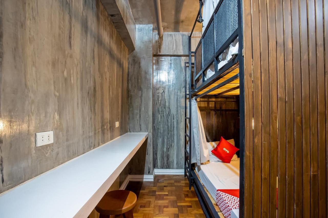 Oyo 821 Connector Hostel 马卡蒂 外观 照片