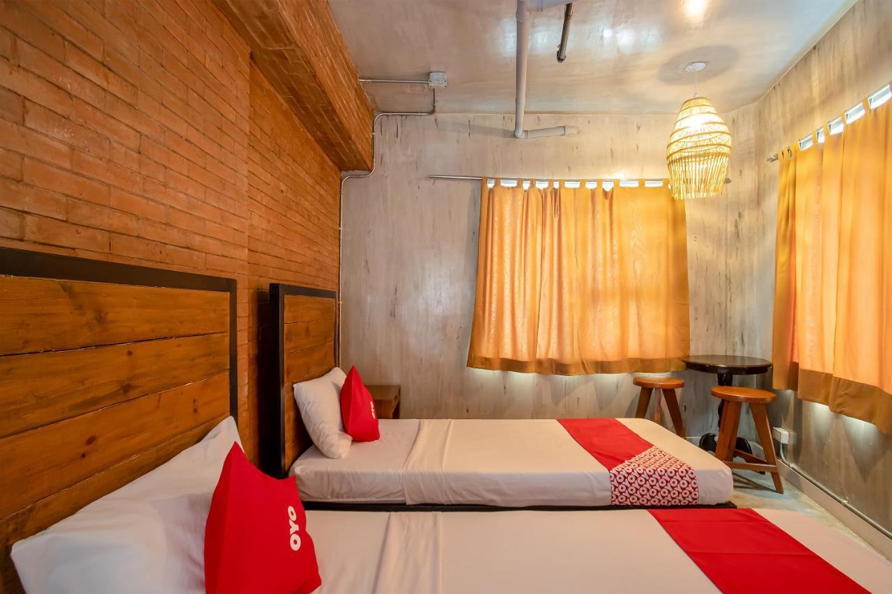 Oyo 821 Connector Hostel 马卡蒂 外观 照片