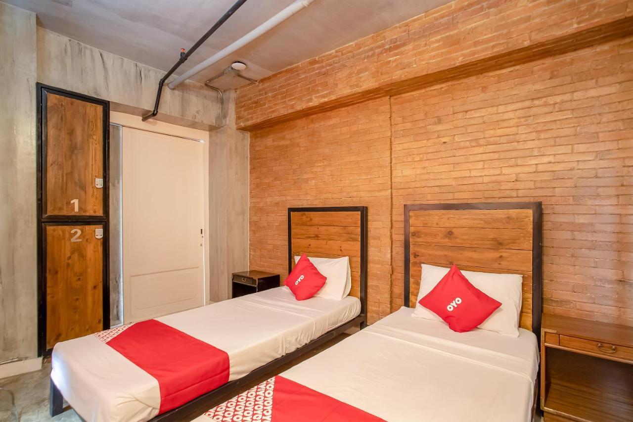 Oyo 821 Connector Hostel 马卡蒂 外观 照片